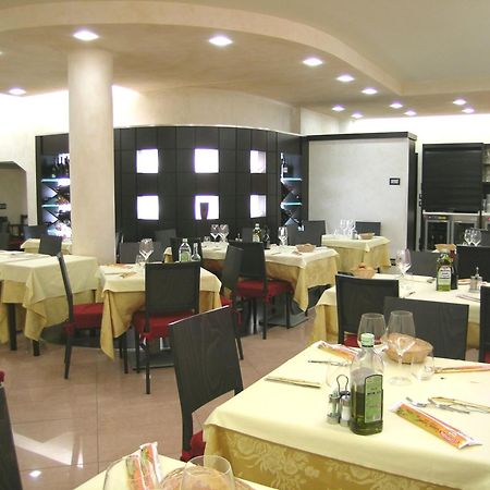 Hotel Da Vito Campagna Lupia Bagian luar foto