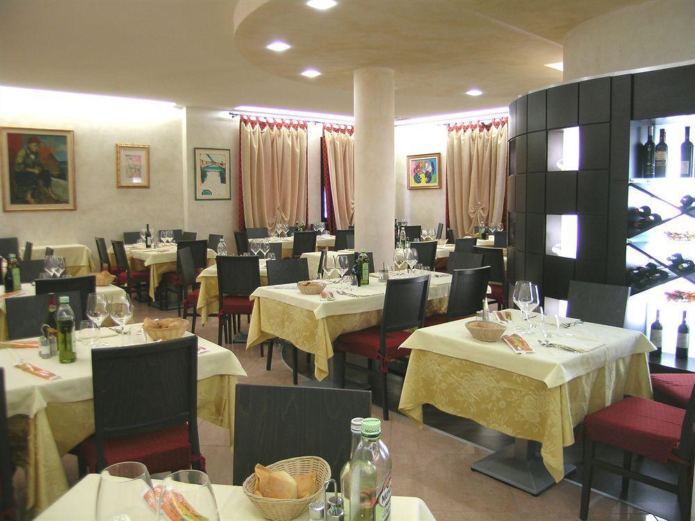 Hotel Da Vito Campagna Lupia Bagian luar foto
