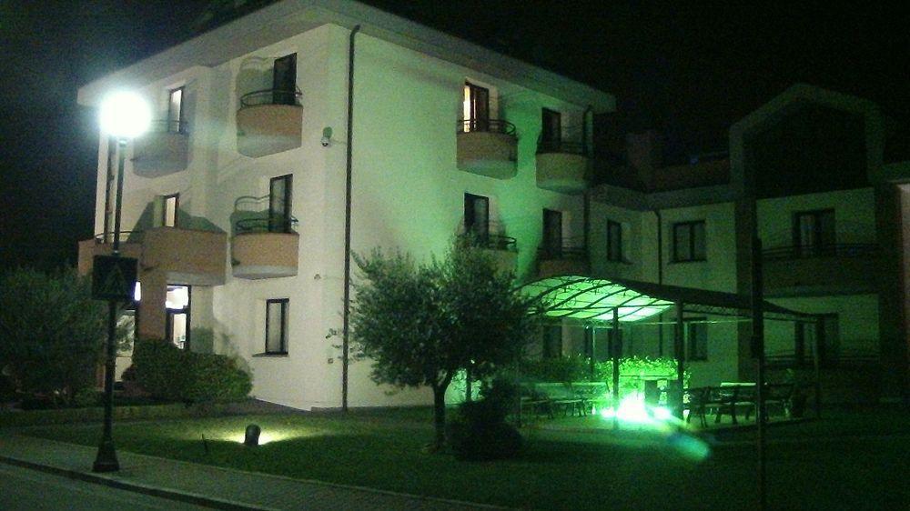 Hotel Da Vito Campagna Lupia Bagian luar foto