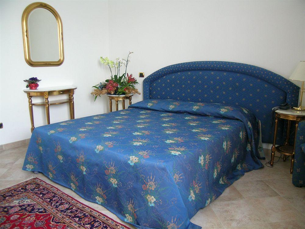 Hotel Da Vito Campagna Lupia Bagian luar foto