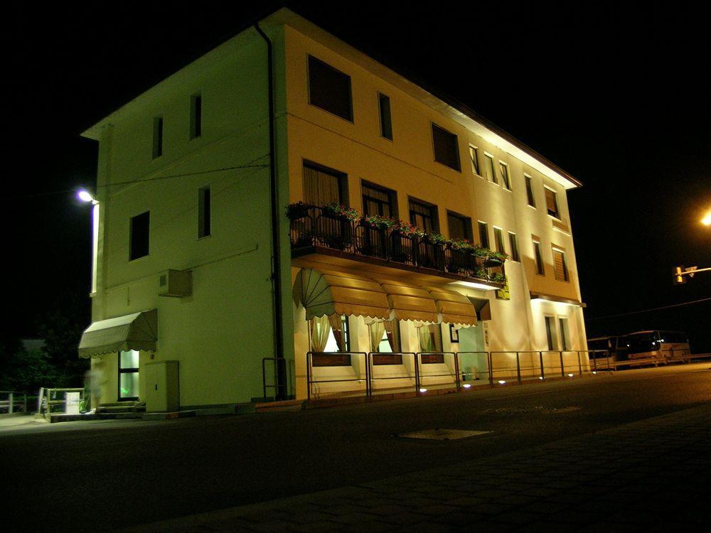 Hotel Da Vito Campagna Lupia Bagian luar foto