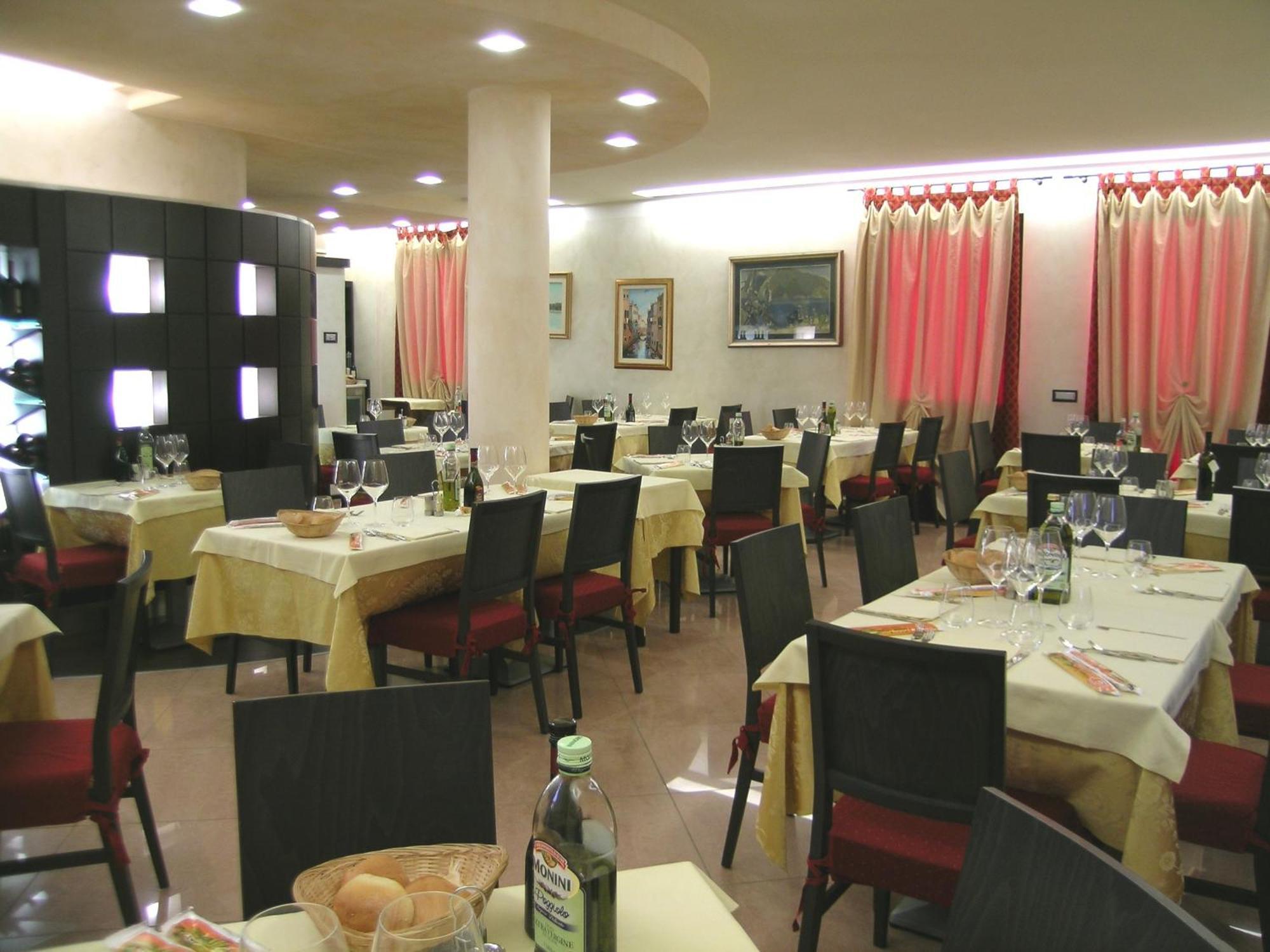 Hotel Da Vito Campagna Lupia Bagian luar foto