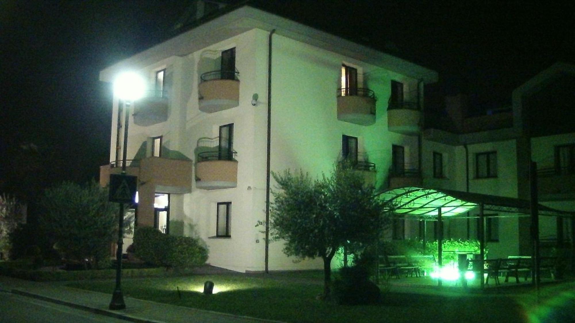Hotel Da Vito Campagna Lupia Bagian luar foto