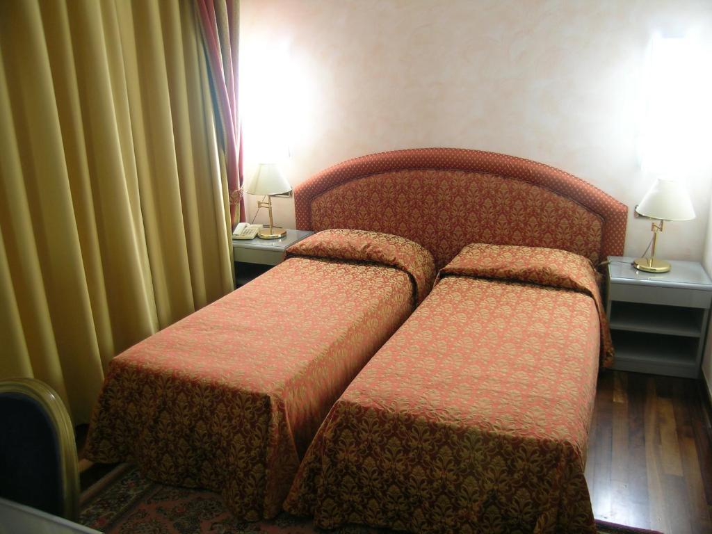 Hotel Da Vito Campagna Lupia Bagian luar foto