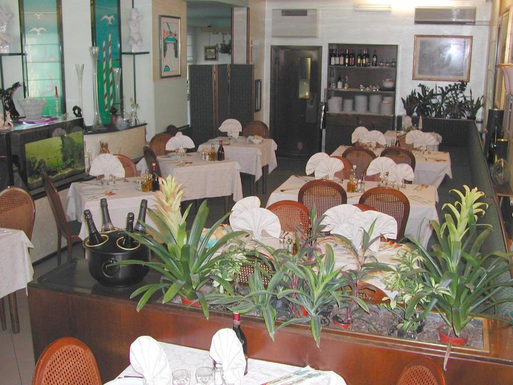 Hotel Da Vito Campagna Lupia Bagian luar foto