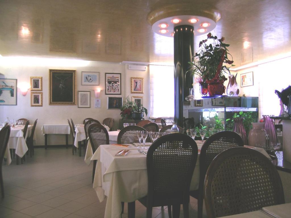Hotel Da Vito Campagna Lupia Bagian luar foto
