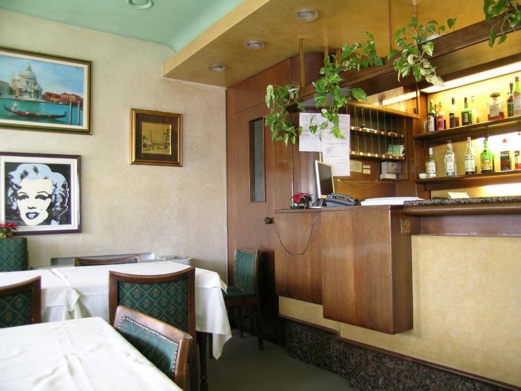 Hotel Da Vito Campagna Lupia Bagian luar foto