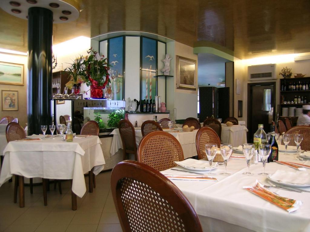 Hotel Da Vito Campagna Lupia Bagian luar foto