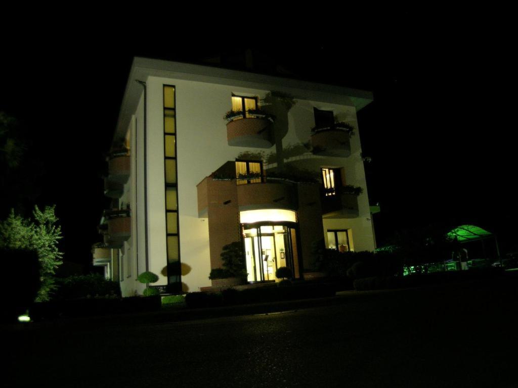 Hotel Da Vito Campagna Lupia Bagian luar foto