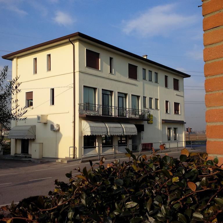 Hotel Da Vito Campagna Lupia Bagian luar foto