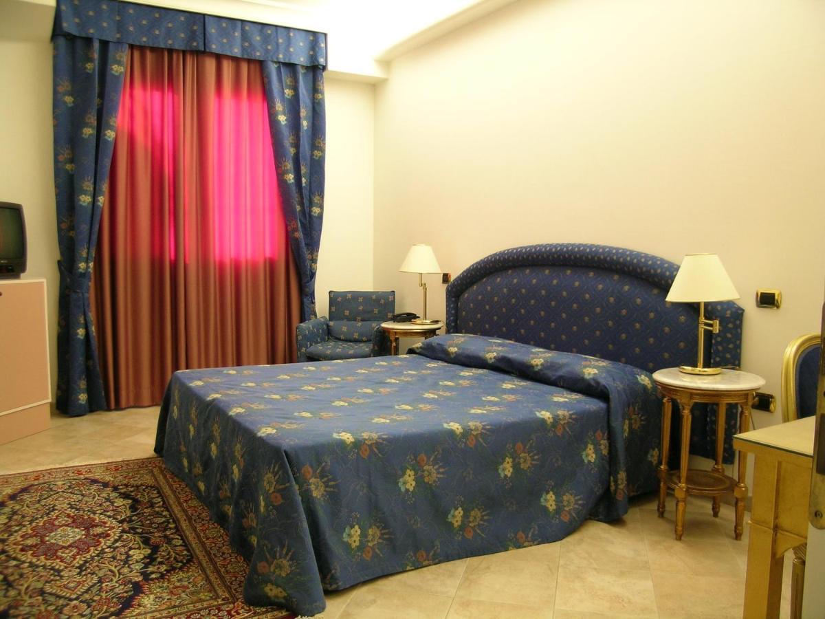 Hotel Da Vito Campagna Lupia Bagian luar foto